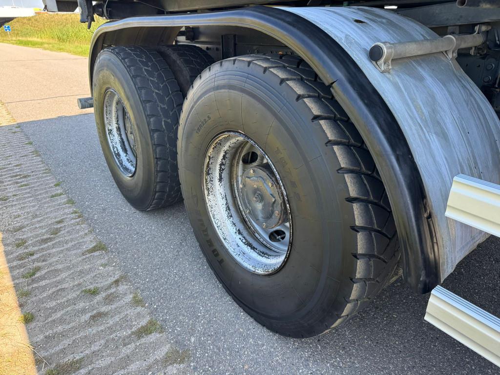 Iveco Trakker 410 6x4 Kipper