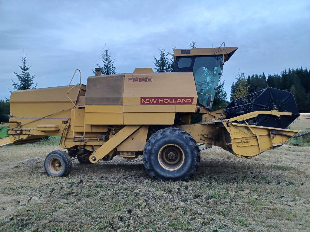 New Holland 8030