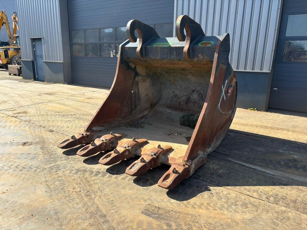Verachtert HD bucket with teeth CW70 for 374F
