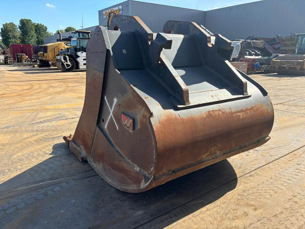 Verachtert HD bucket with teeth CW70 for 374F
