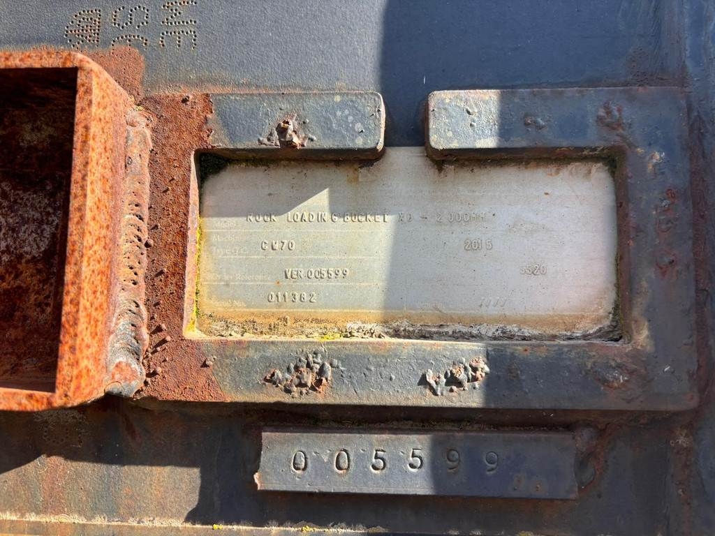 Verachtert HD bucket with teeth CW70 for 374F