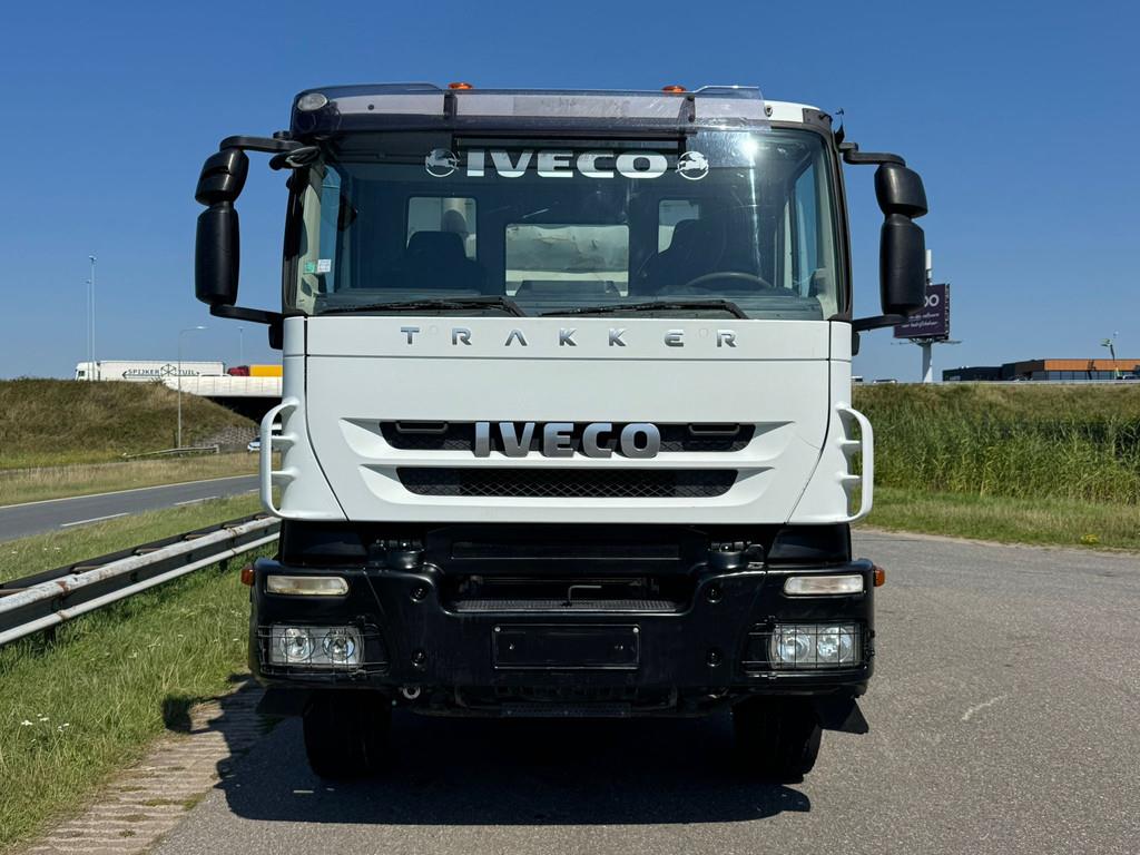 Iveco Trakker 410 6x4 Kipper