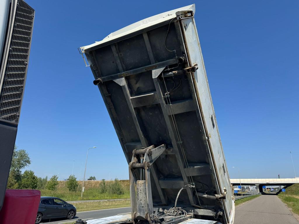 Iveco Trakker 410 6x4 Kipper