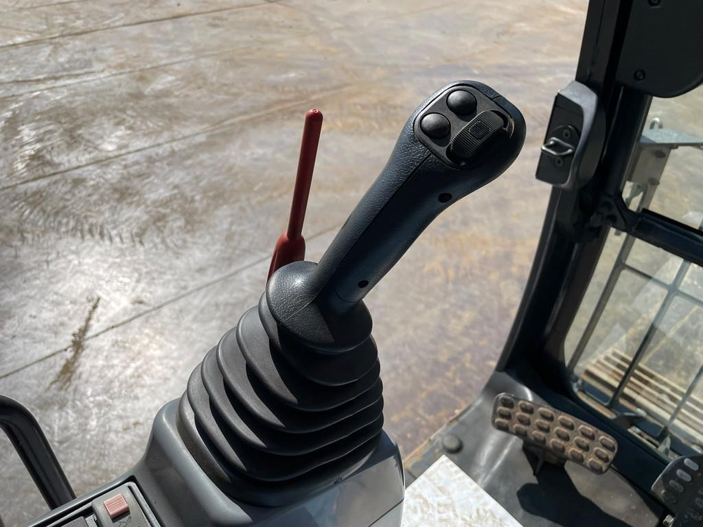 2019 Hitachi ZX300LCN-6-49077352