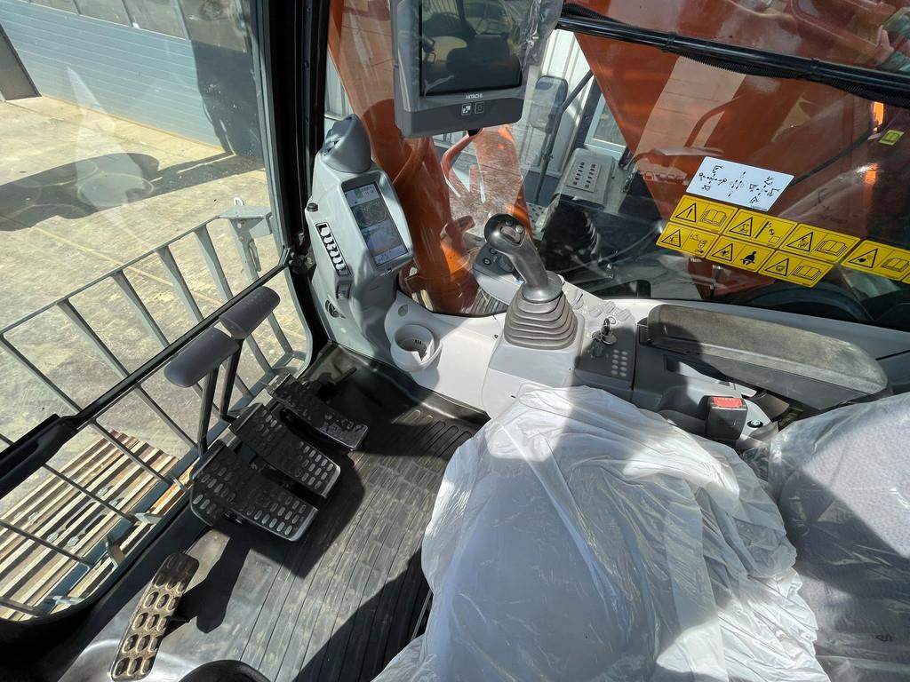 2019 Hitachi ZX300LCN-6-49077346