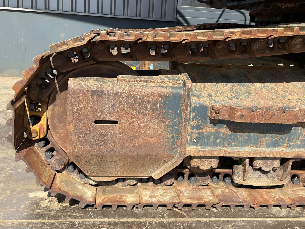 2019 Hitachi ZX300LCN-6-49077325