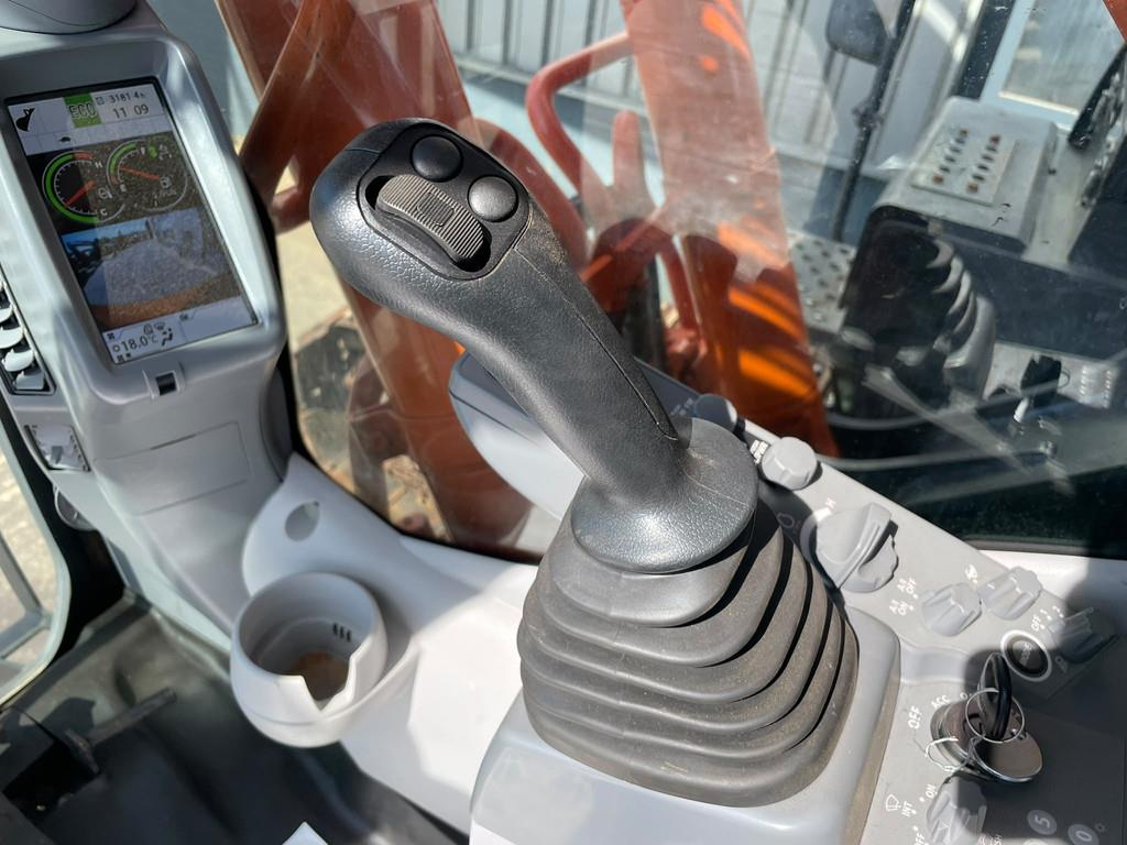 2019 Hitachi ZX300LCN-6-49077349