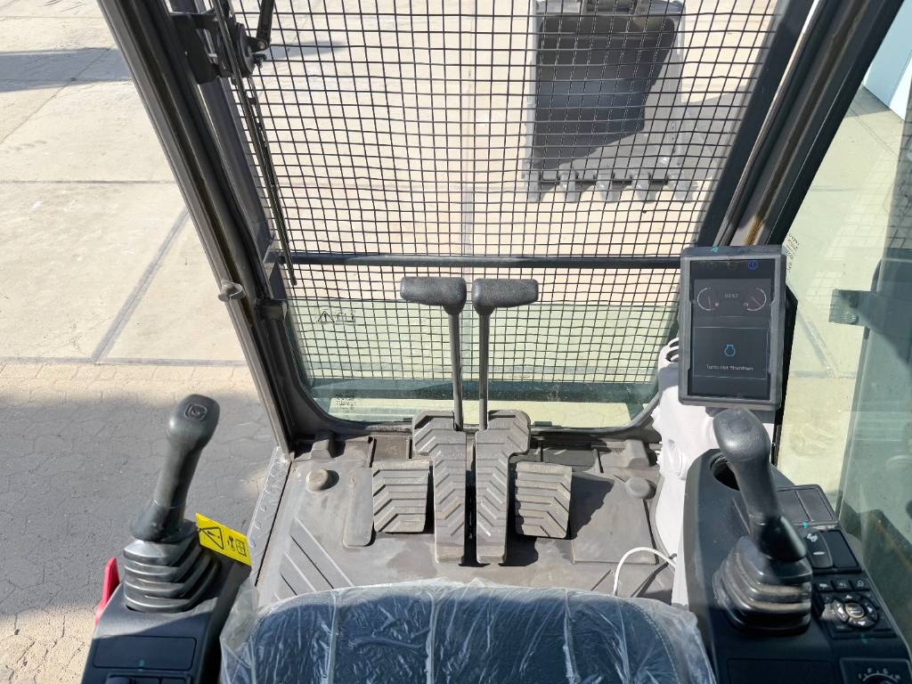 Volvo EC210 - Unused / New 2025 Model / Hammer Lines