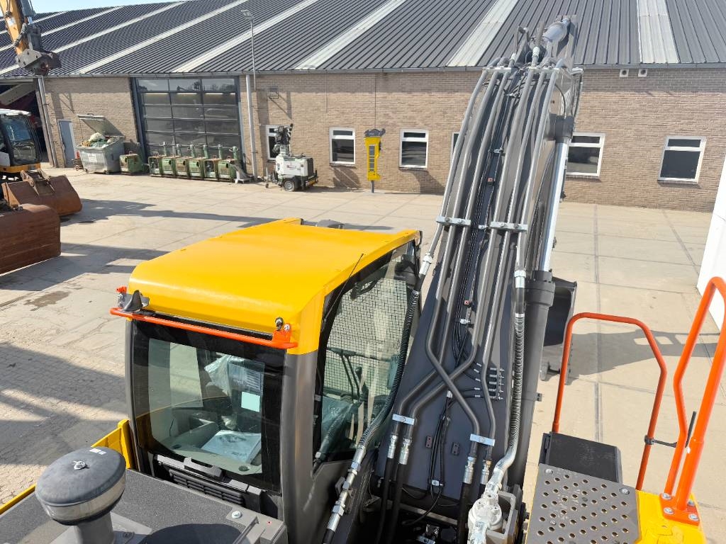 Volvo EC210 - Unused / New 2025 Model / Hammer Lines