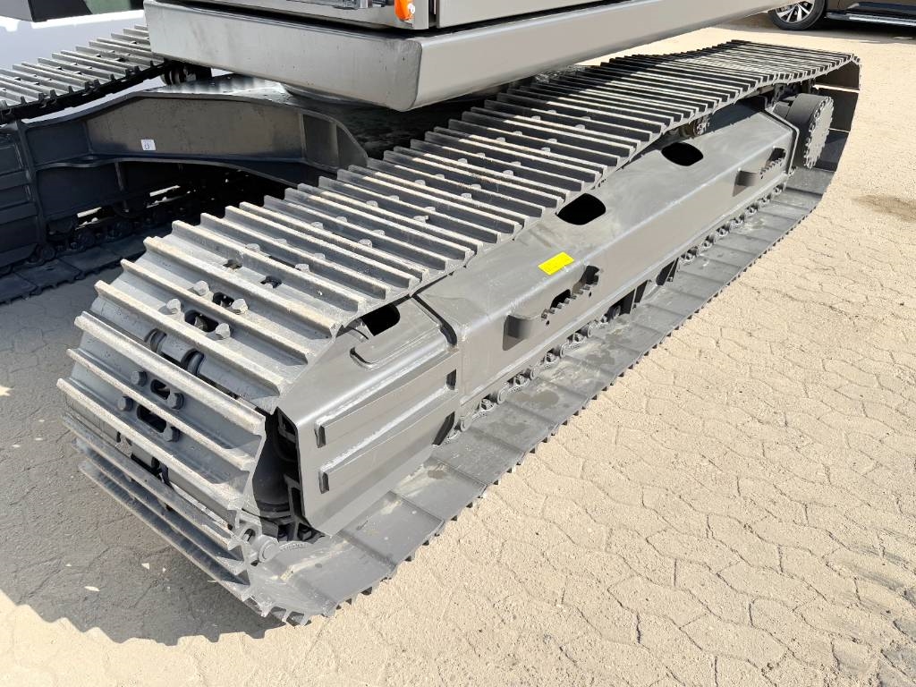 Volvo EC210 - Unused / New 2025 Model / Hammer Lines