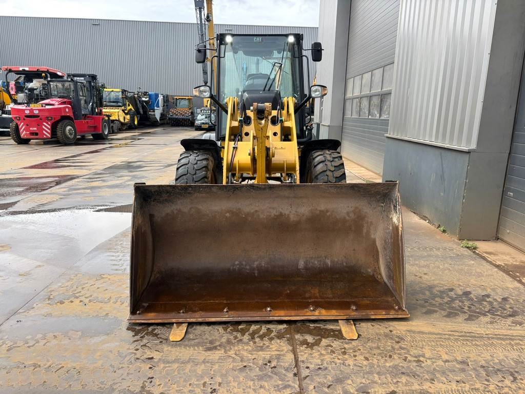 CAT 908M
