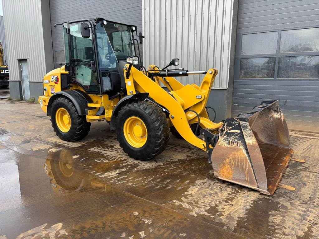 CAT 908M