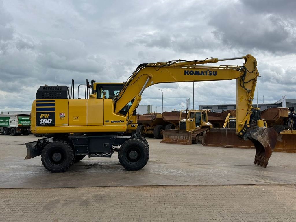 Komatsu PW180-11
