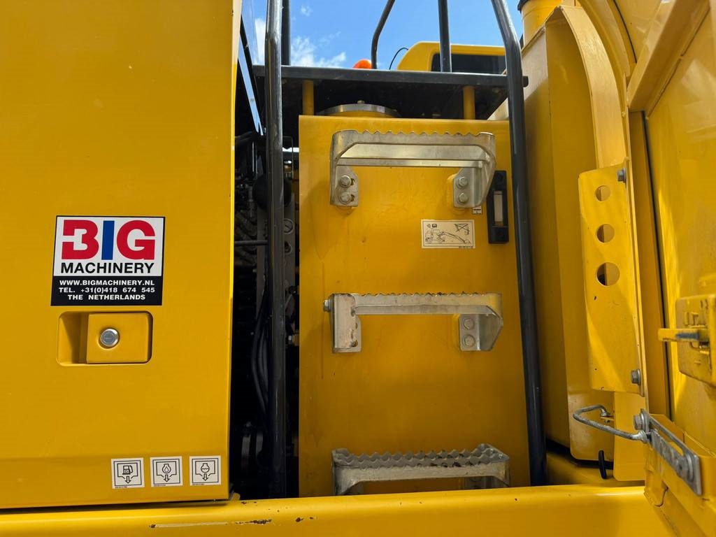 Komatsu PW180-11