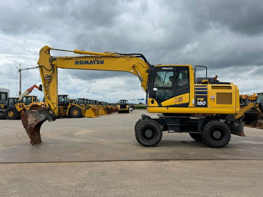 Komatsu PW180-11