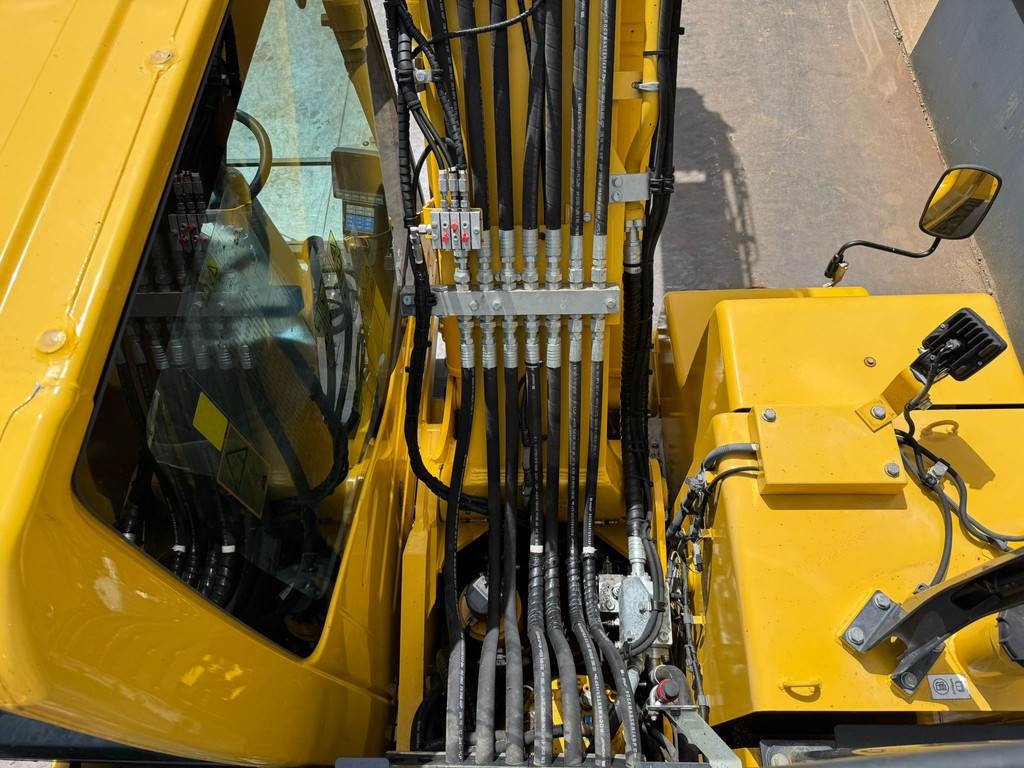 Komatsu PW180-11