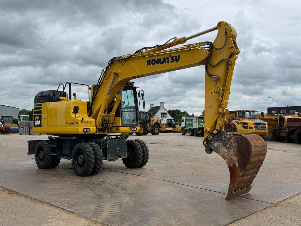 Komatsu PW180-11