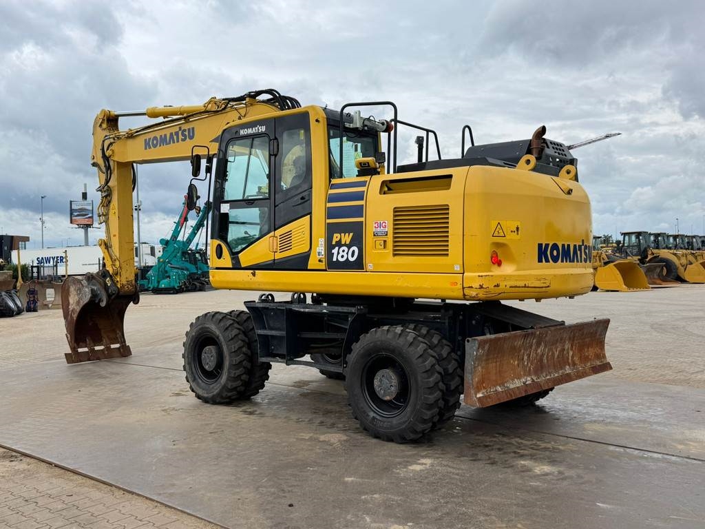 Komatsu PW180-11