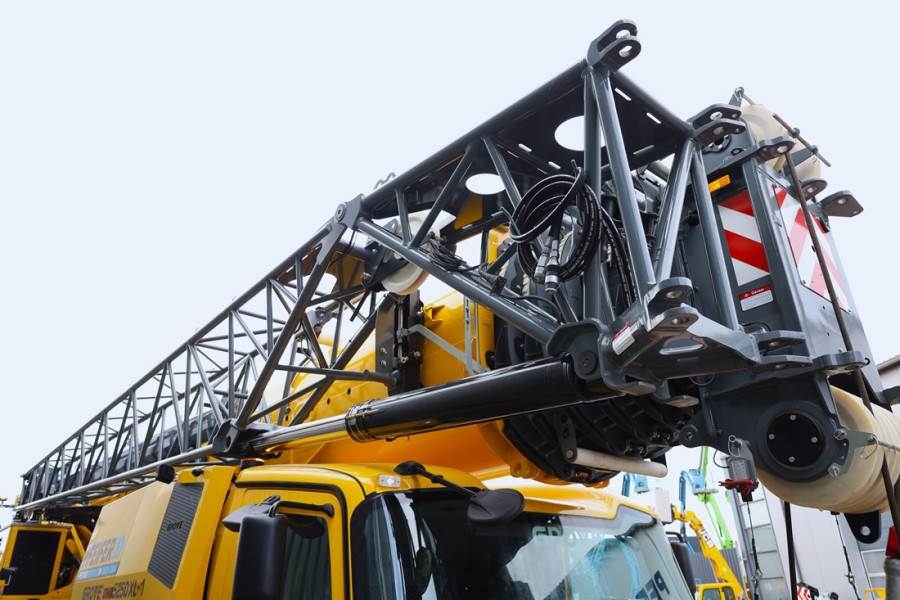 Grove GMK5250XL-1 Available For Rent, Dutch Registration