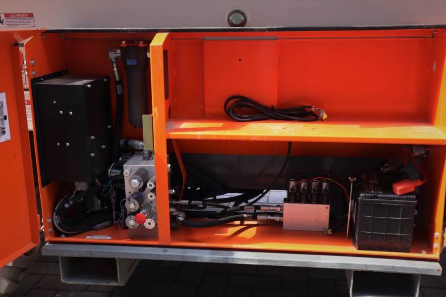 Snorkel S2755RT Diesel, 10.1m Working Height, 300kg Capaci