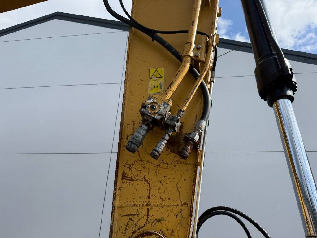 CAT 320DL - Hammer Lines / Quick Coupler