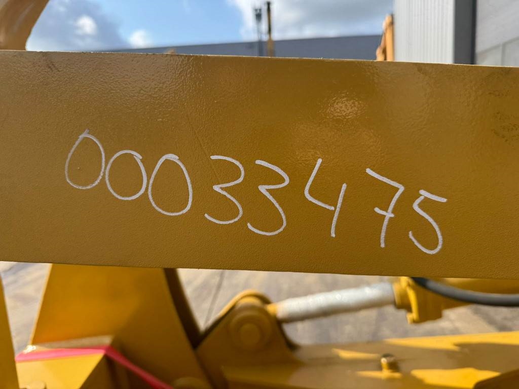 CAT D8T D8R D8N Multishank Ripper (forged shanks)