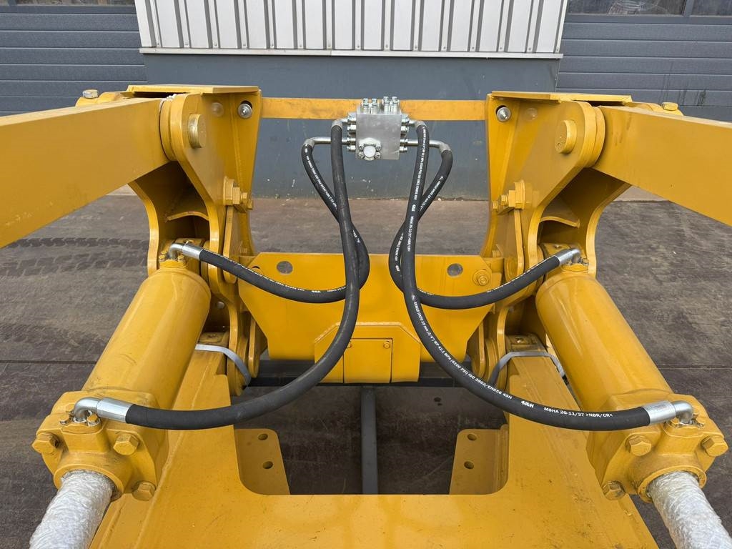 CAT D8T D8R D8N Multishank Ripper (forged shanks)