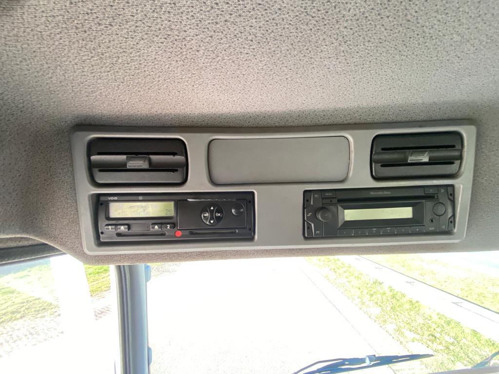 Mercedes-Benz AXOR 1829 4x2 chassis cab