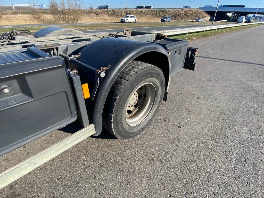 Mercedes-Benz AXOR 1829 4x2 chassis cab