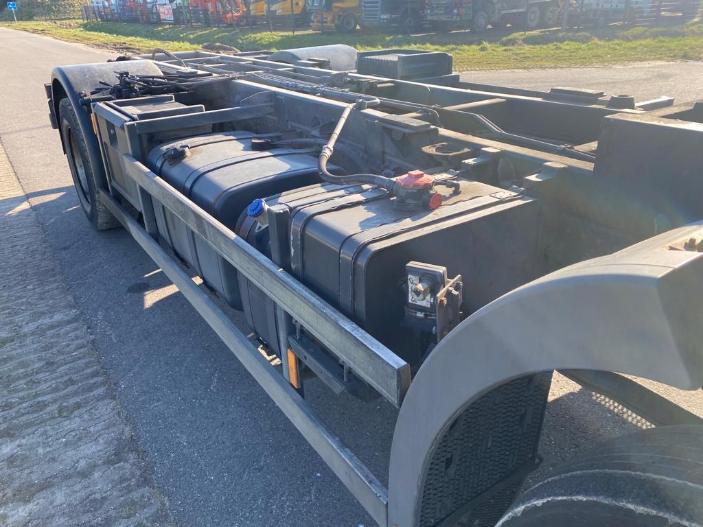 Mercedes-Benz AXOR 1829 4x2 chassis cab