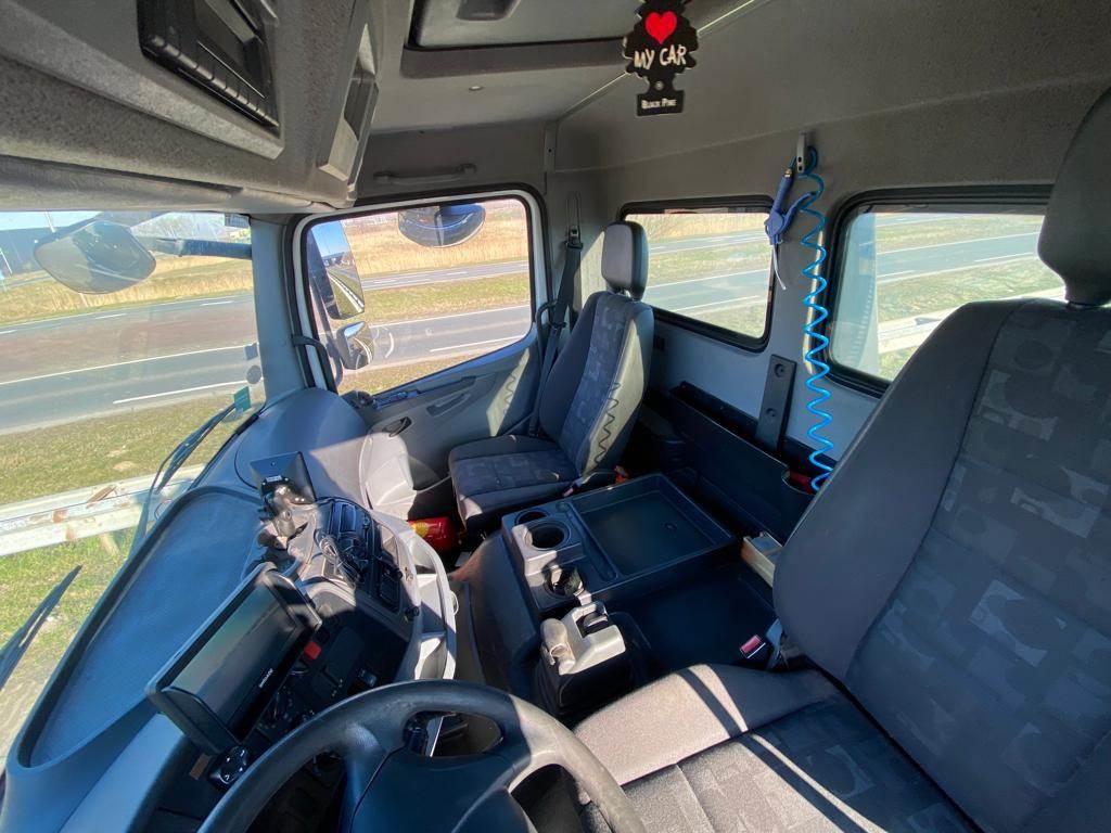 Mercedes-Benz AXOR 1829 4x2 chassis cab