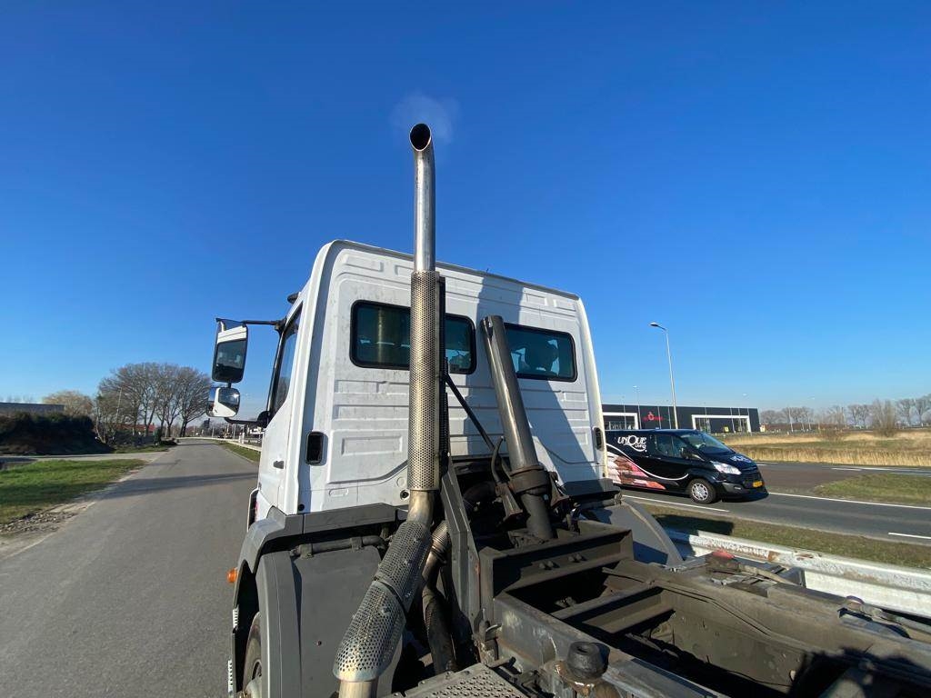 Mercedes-Benz AXOR 1829 4x2 chassis cab