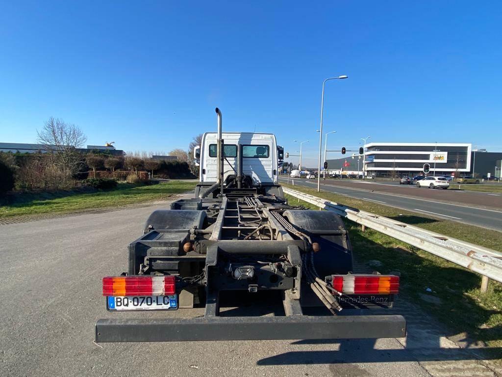 Mercedes-Benz AXOR 1829 4x2 chassis cab