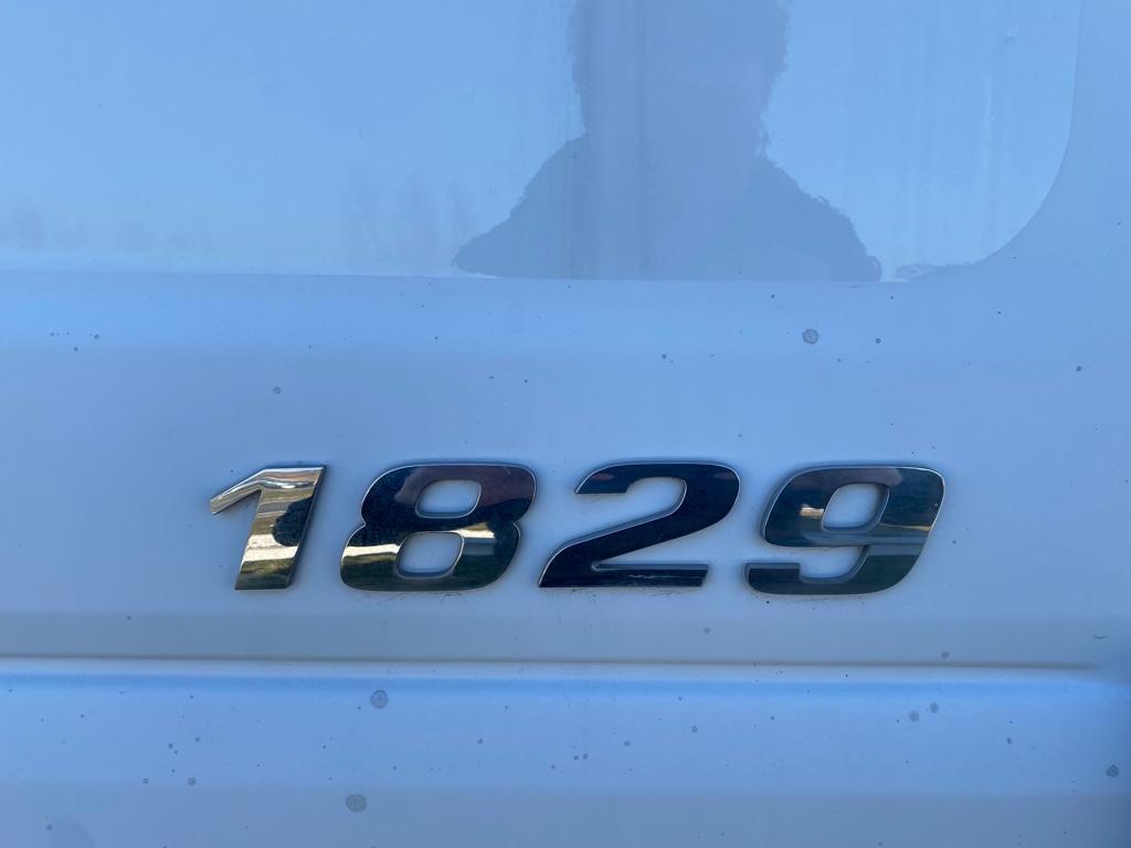 Mercedes-Benz AXOR 1829 4x2 chassis cab