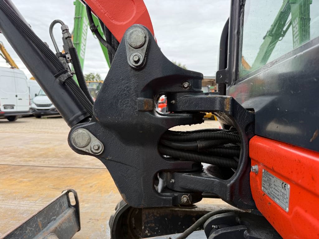 Kubota KX027-4 - Hammer Lines / Quick Coupler