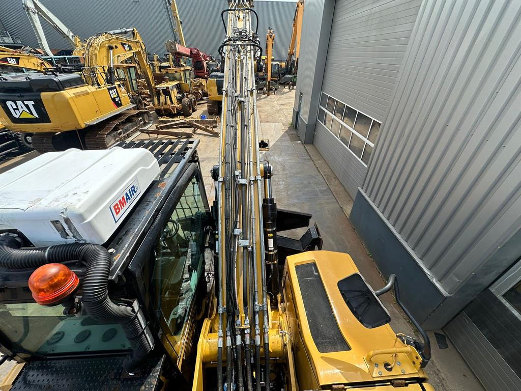 CAT MH3026 - 06C Material Handler