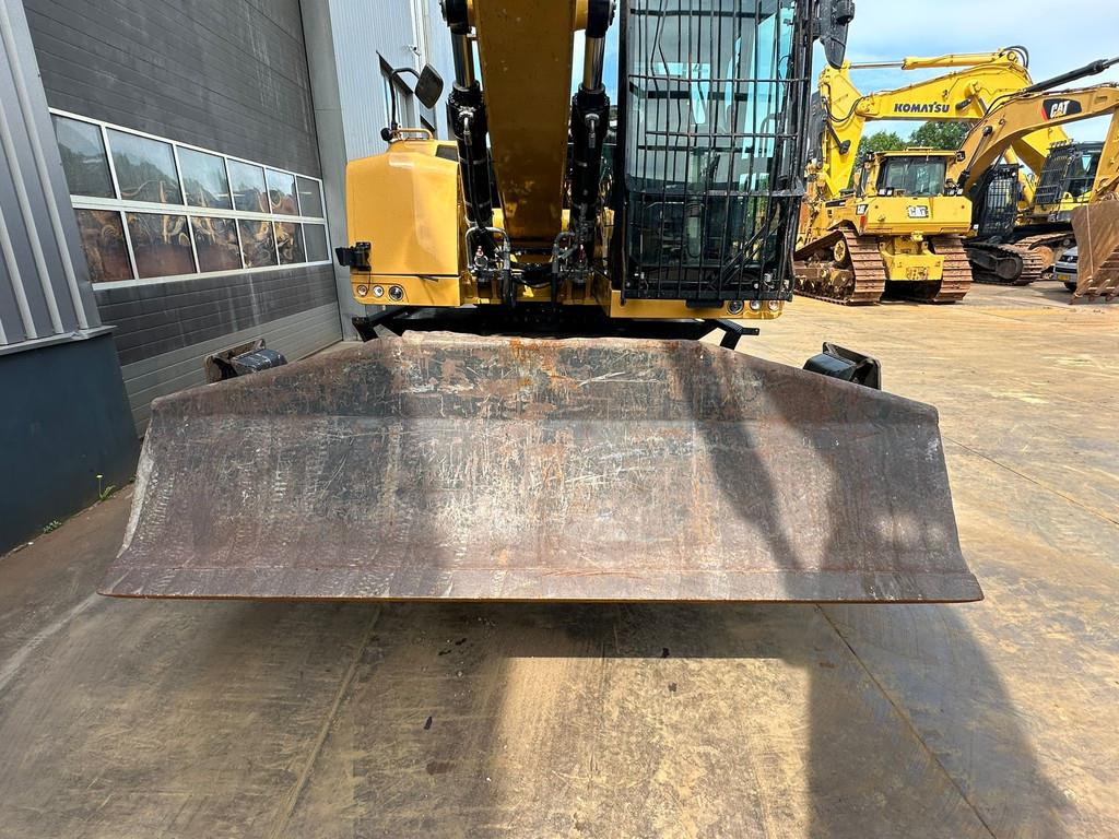 CAT MH3026 - 06C Material Handler