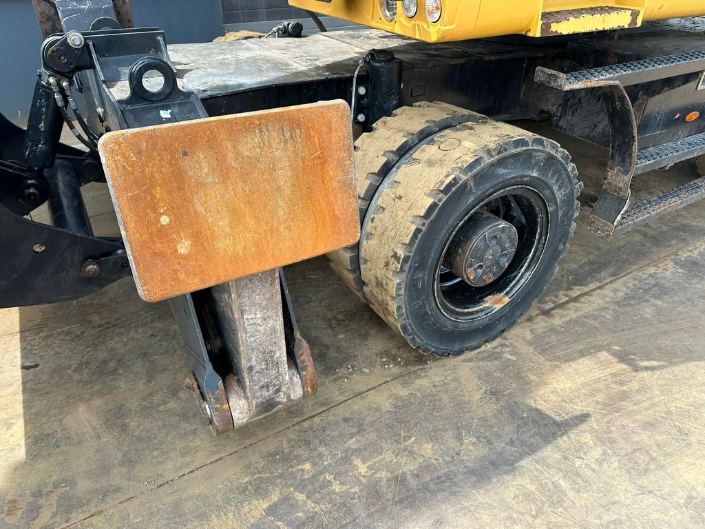 CAT MH3026 - 06C Material Handler