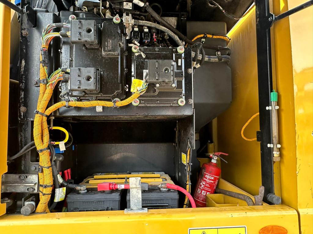 CAT MH3026 - 06C Material Handler