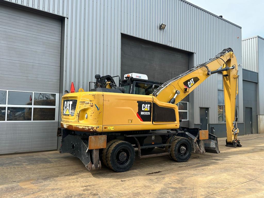 CAT MH3026 - 06C Material Handler