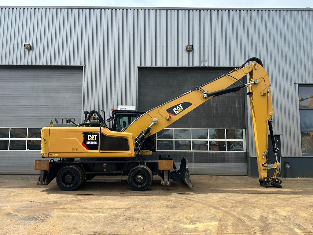CAT MH3026 - 06C Material Handler