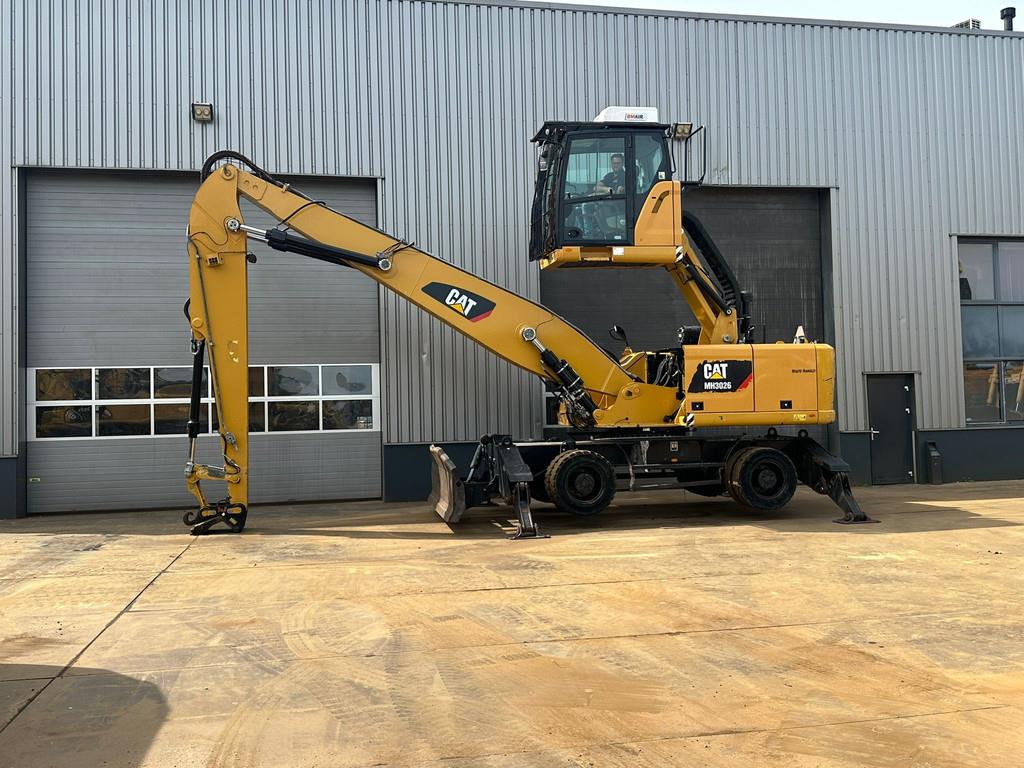 CAT MH3026 - 06C Material Handler