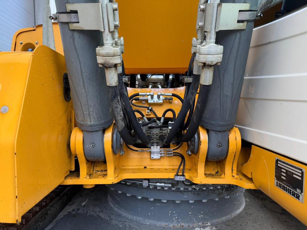 Liebherr R926 LC
