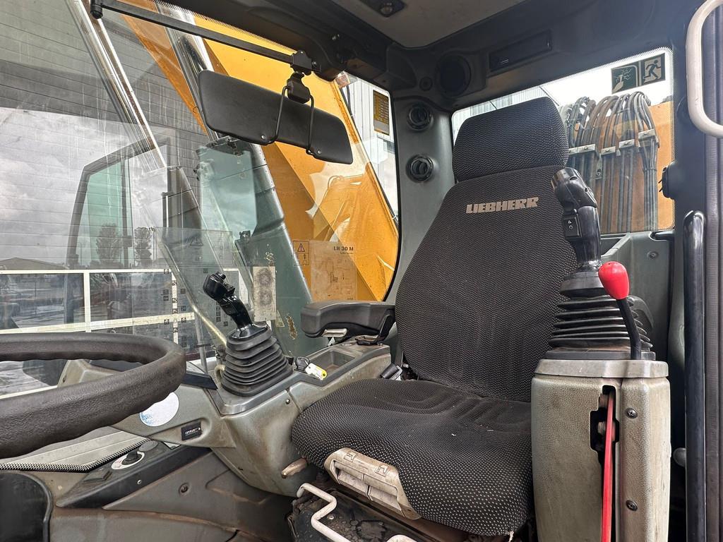 Liebherr LH30 M - Material Handler