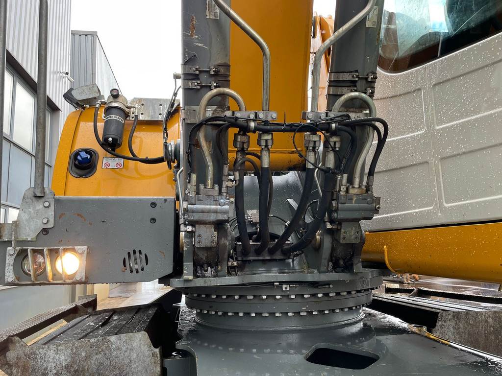 Liebherr LH30 M - Material Handler