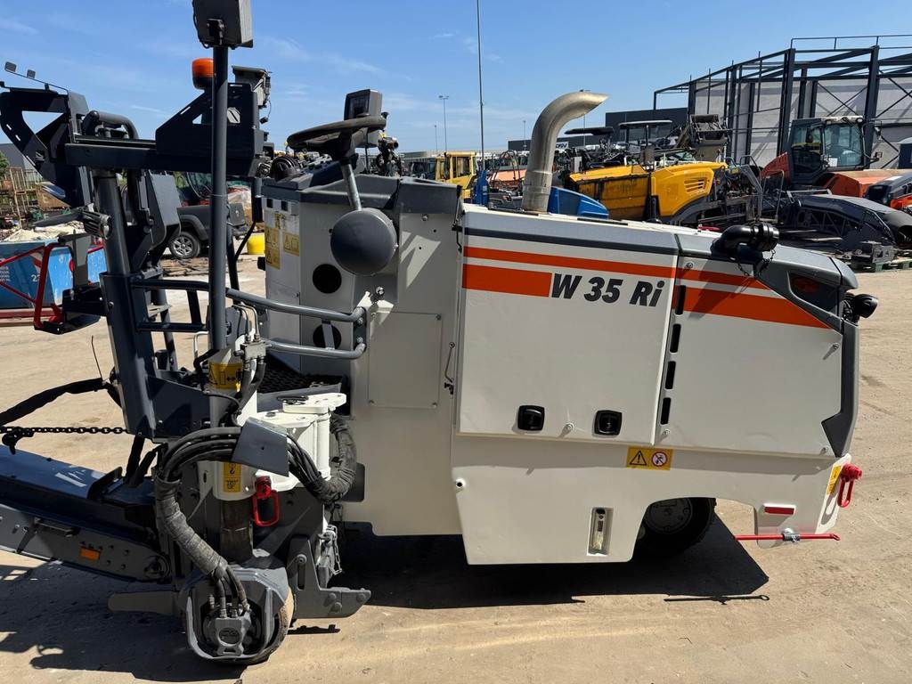 Wirtgen W 35 RI