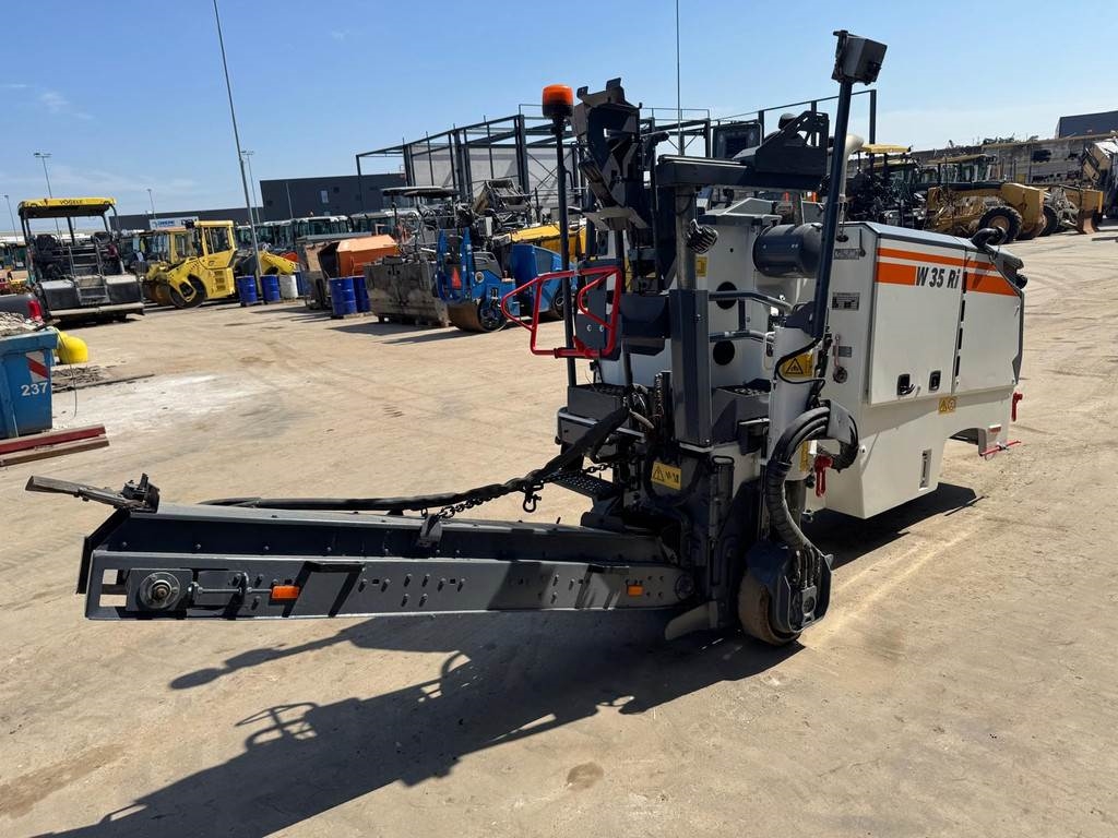 Wirtgen W 35 RI