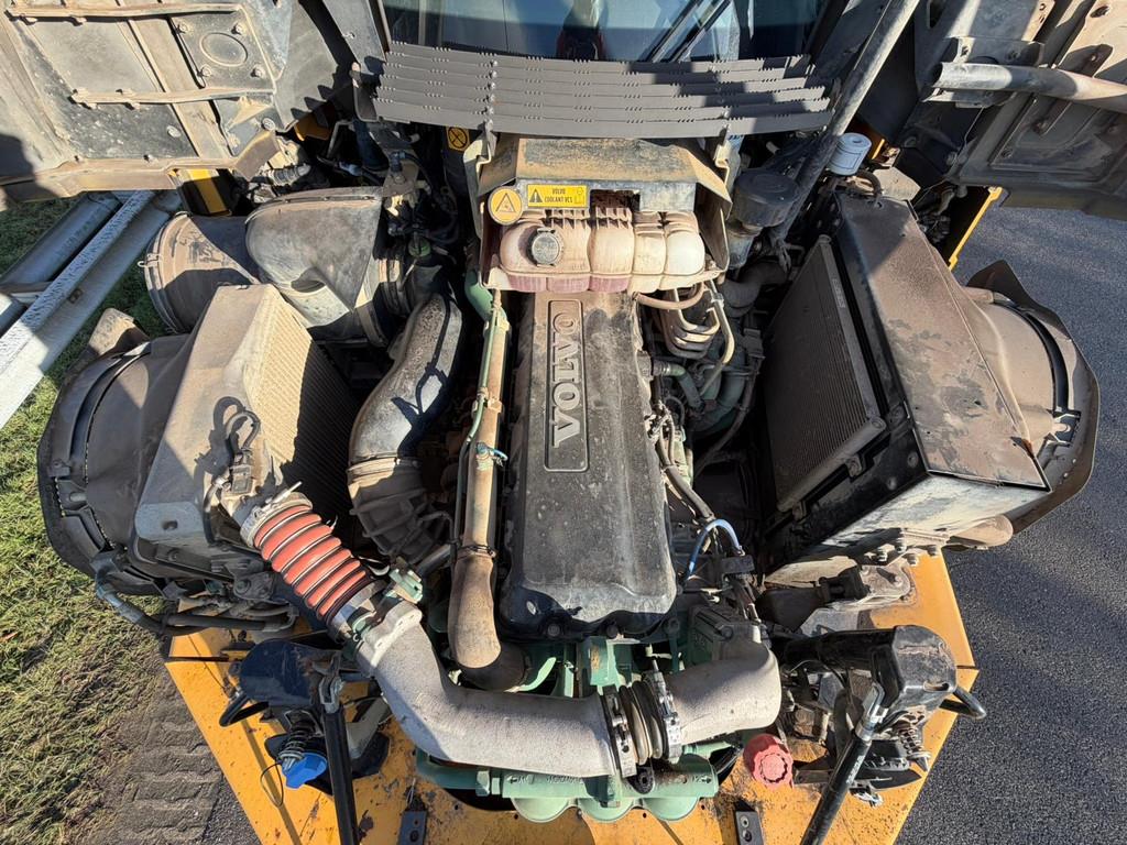 2016 فولفو A30G-44865685