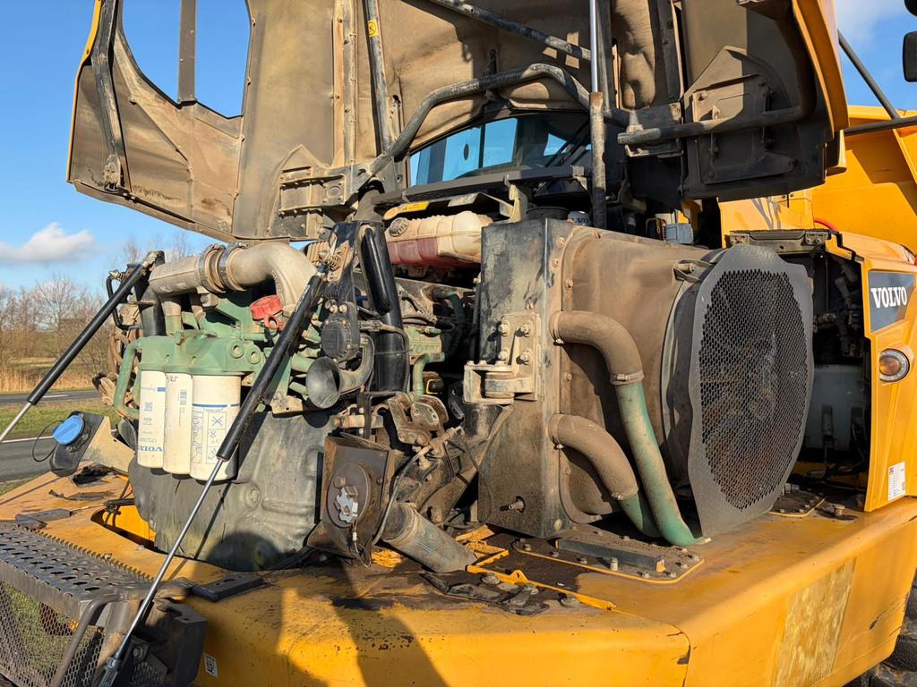 2016 فولفو A30G-44865684