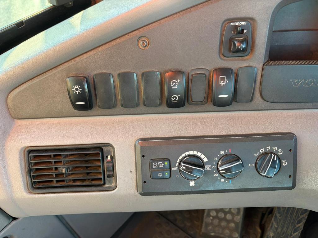 2016 فولفو A30G-44865677